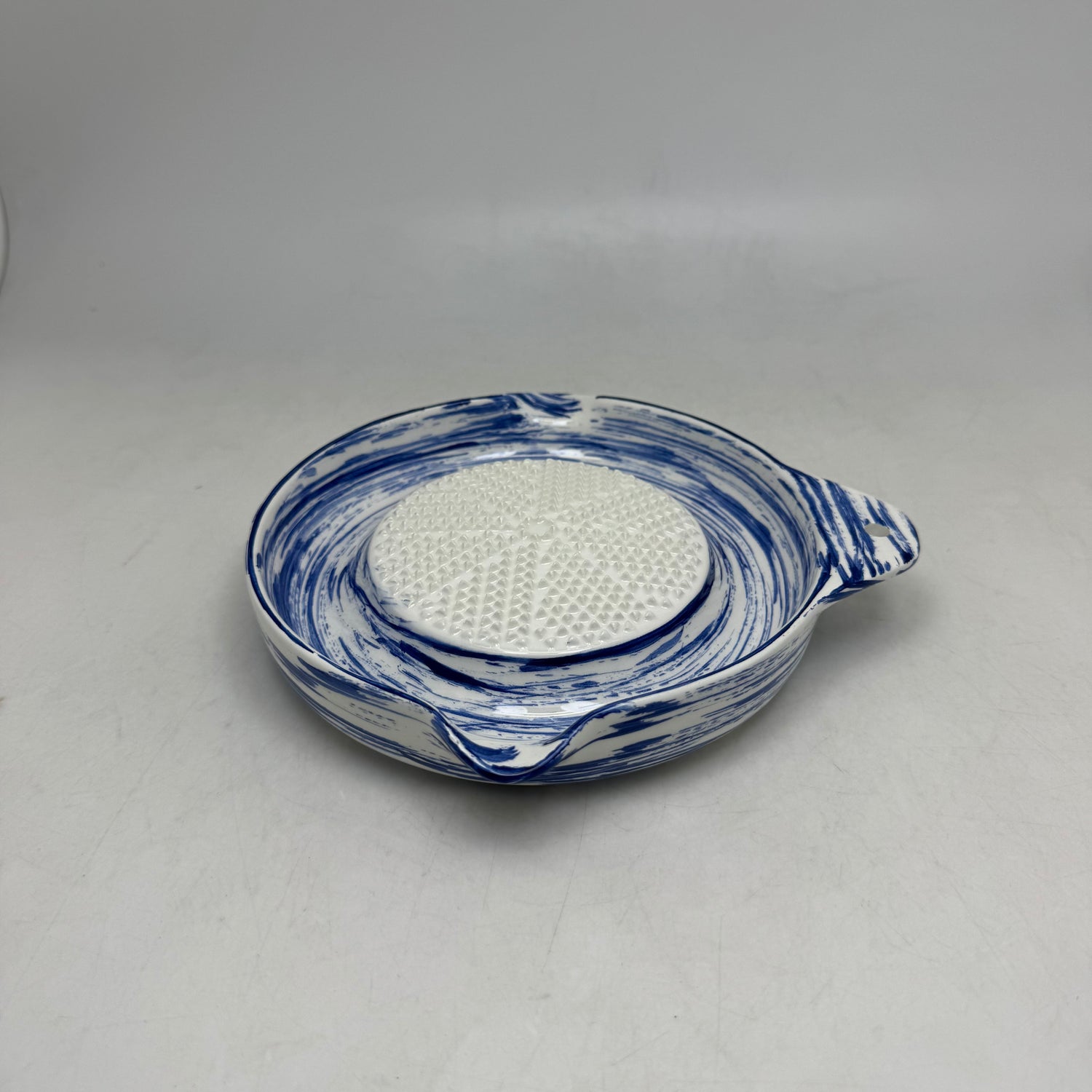 ANGELOS MAGKAFAS GOURMET-REIBE „VORTEX“ – MARITIMES KUNSTHANDWERK