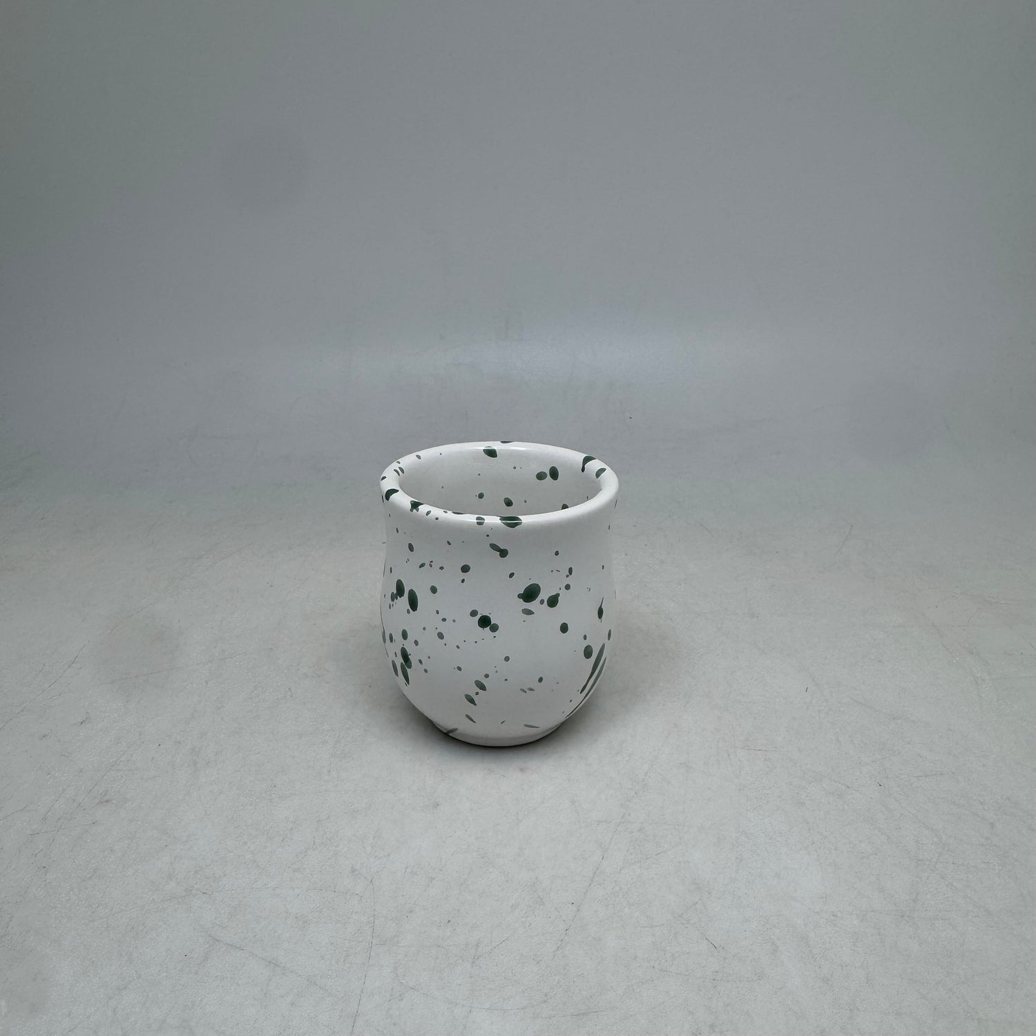 HANDGEFERTIGTES MINIGLAS „VORTEX WHITE“ – ANGELOS MAGKAFAS